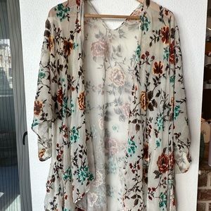 Urban Outfitters floral kimono🌼